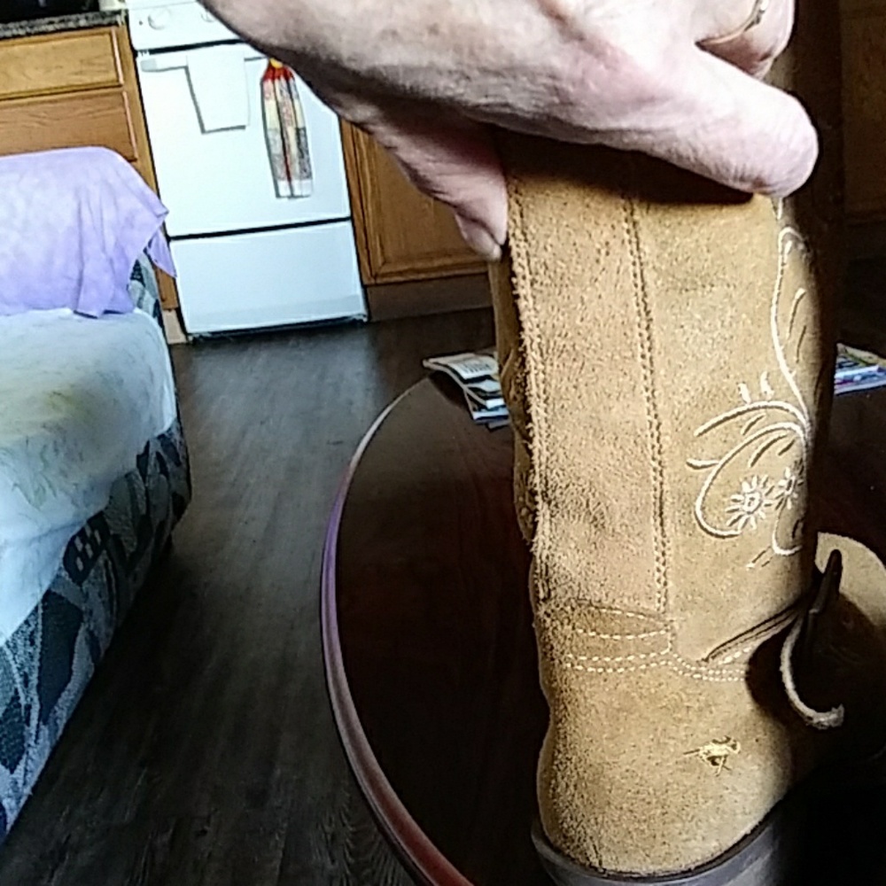 Boots - Picture 4 of 6